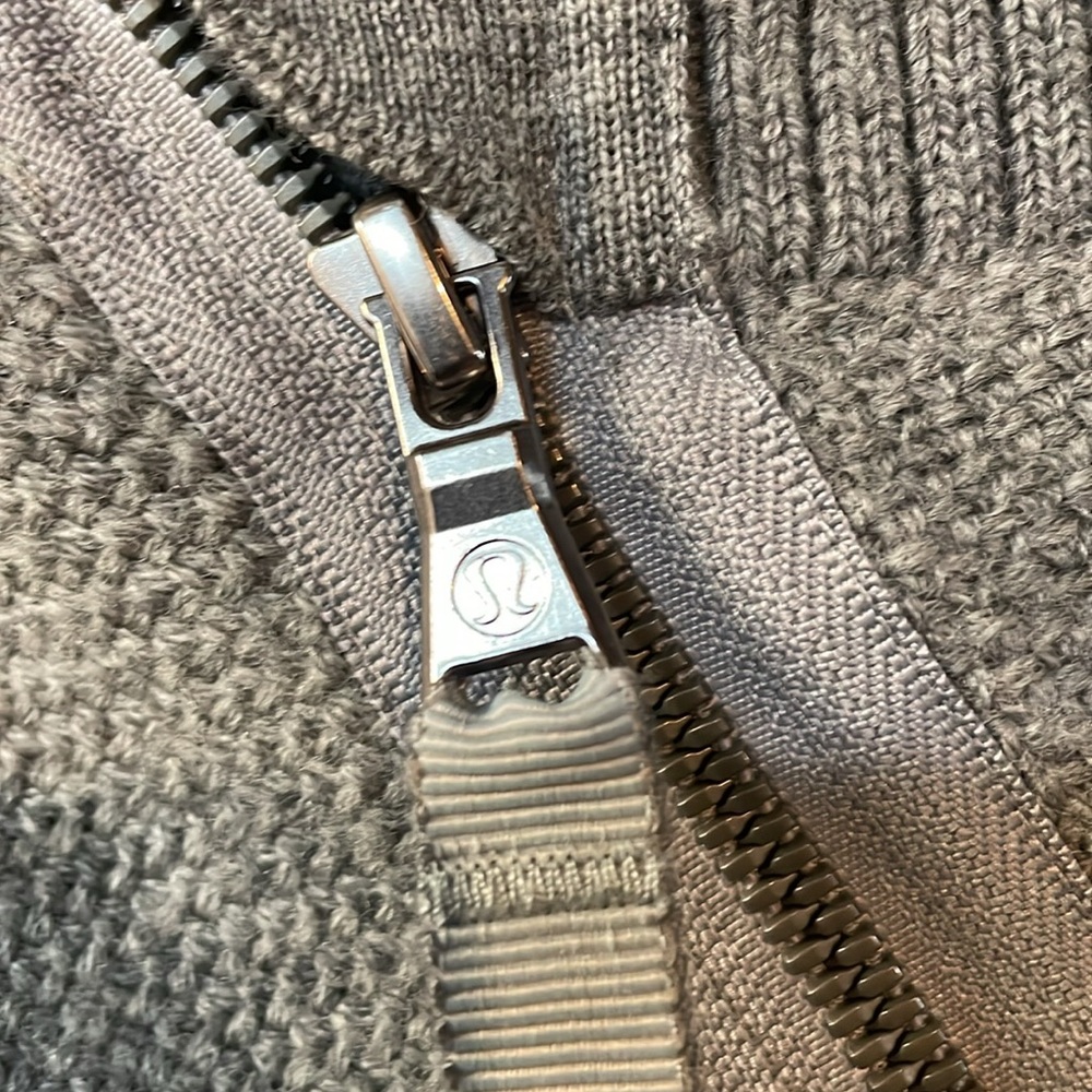 Lululemon - Picture 2 of 8